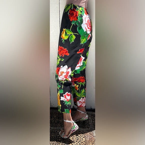 TAPP New York Red Floral Capri Pants (8) - Picture 9 of 17